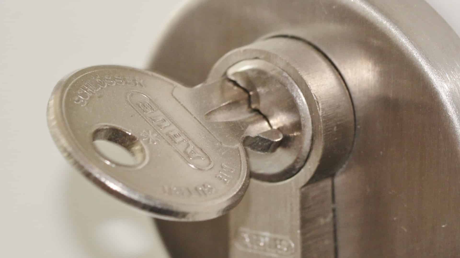 Remplacer sa serrurerie : pourquoi confier les travaux à un professionnel ? Remplacer sa serrurerie : pourquoi confier les travaux à un professionnel ?