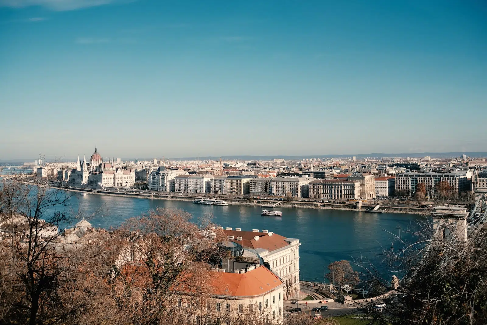 Quelles villes sont traversées par le Danube ?